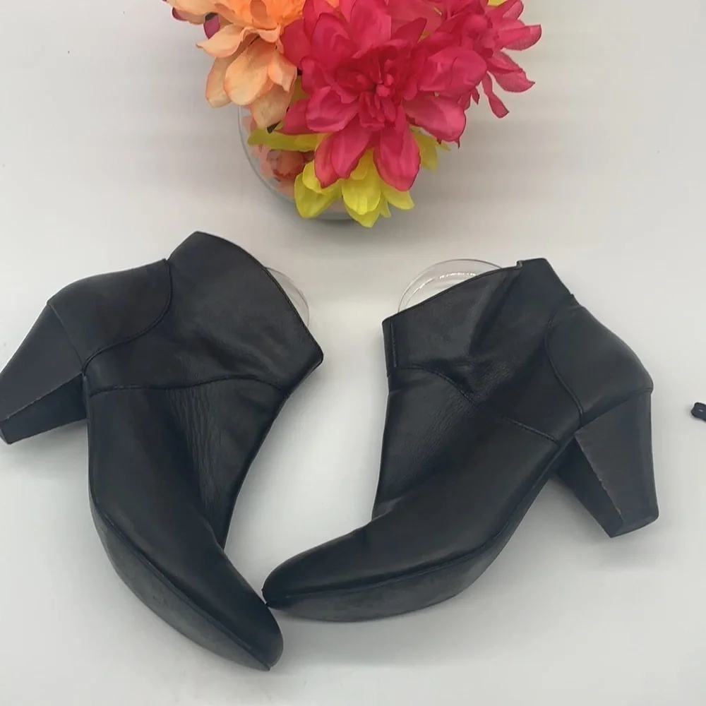 Steve Madden Proccess Black Leather Ankle Boots 7.5. BAB1136F